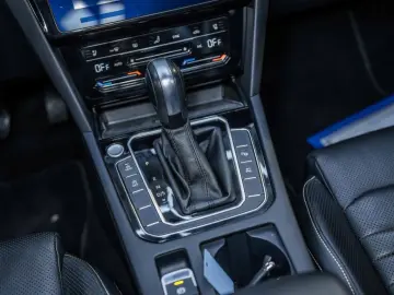 VW Passat 2.0 TDI DSG 2x R-Line STAHZG H&K PANO AHK
