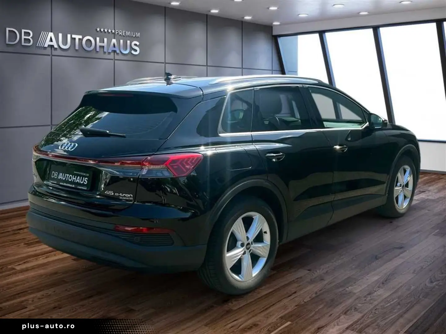 AUDI Q4 e-tron 45 quattro 82 kWh MMI plus Pano