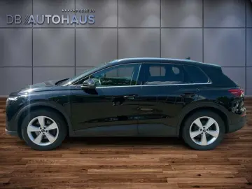 AUDI Q4 e-tron 45 quattro 82 kWh MMI plus Pano