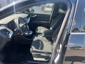 AUDI Q4 e-tron 45 quattro 82 kWh MMI plus Pano