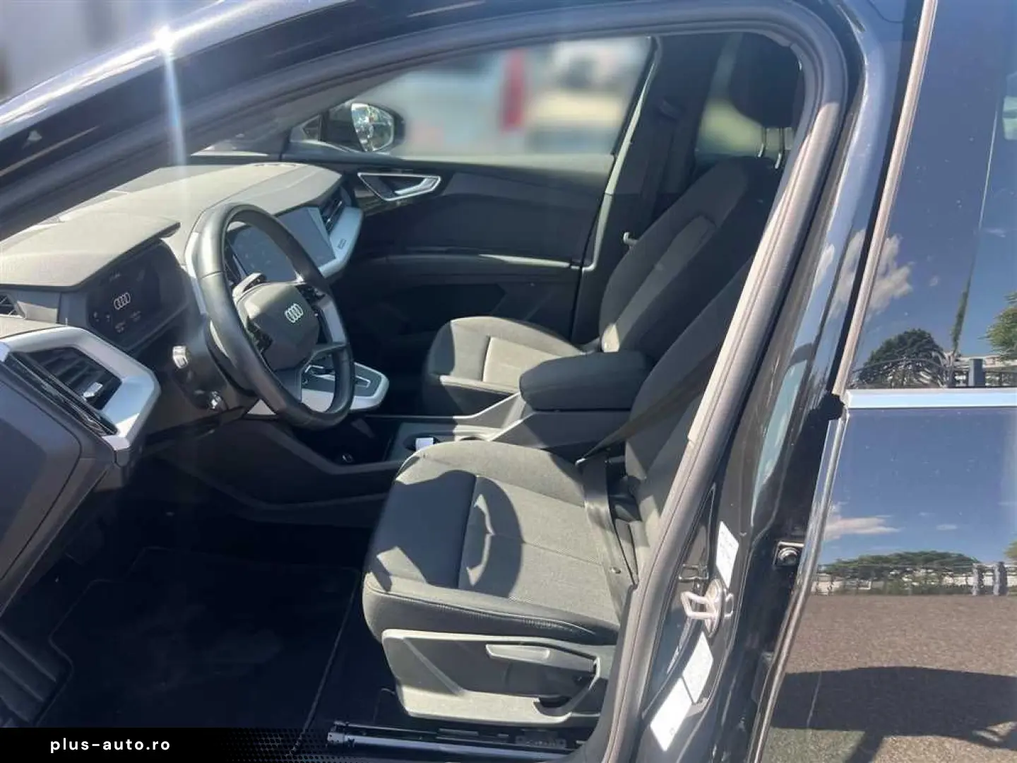 AUDI Q4 e-tron 45 quattro 82 kWh MMI plus Pano