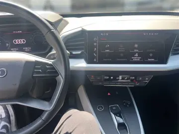 AUDI Q4 e-tron 45 quattro 82 kWh MMI plus Pano