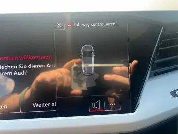 AUDI Q4 e-tron 45 quattro 82 kWh MMI plus Pano