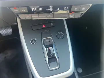 AUDI Q4 e-tron 45 quattro 82 kWh MMI plus Pano