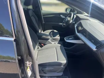 AUDI Q4 e-tron 45 quattro 82 kWh MMI plus Pano