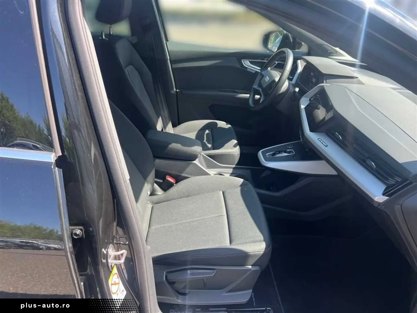 AUDI Q4 e-tron 45 quattro 82 kWh MMI plus Pano