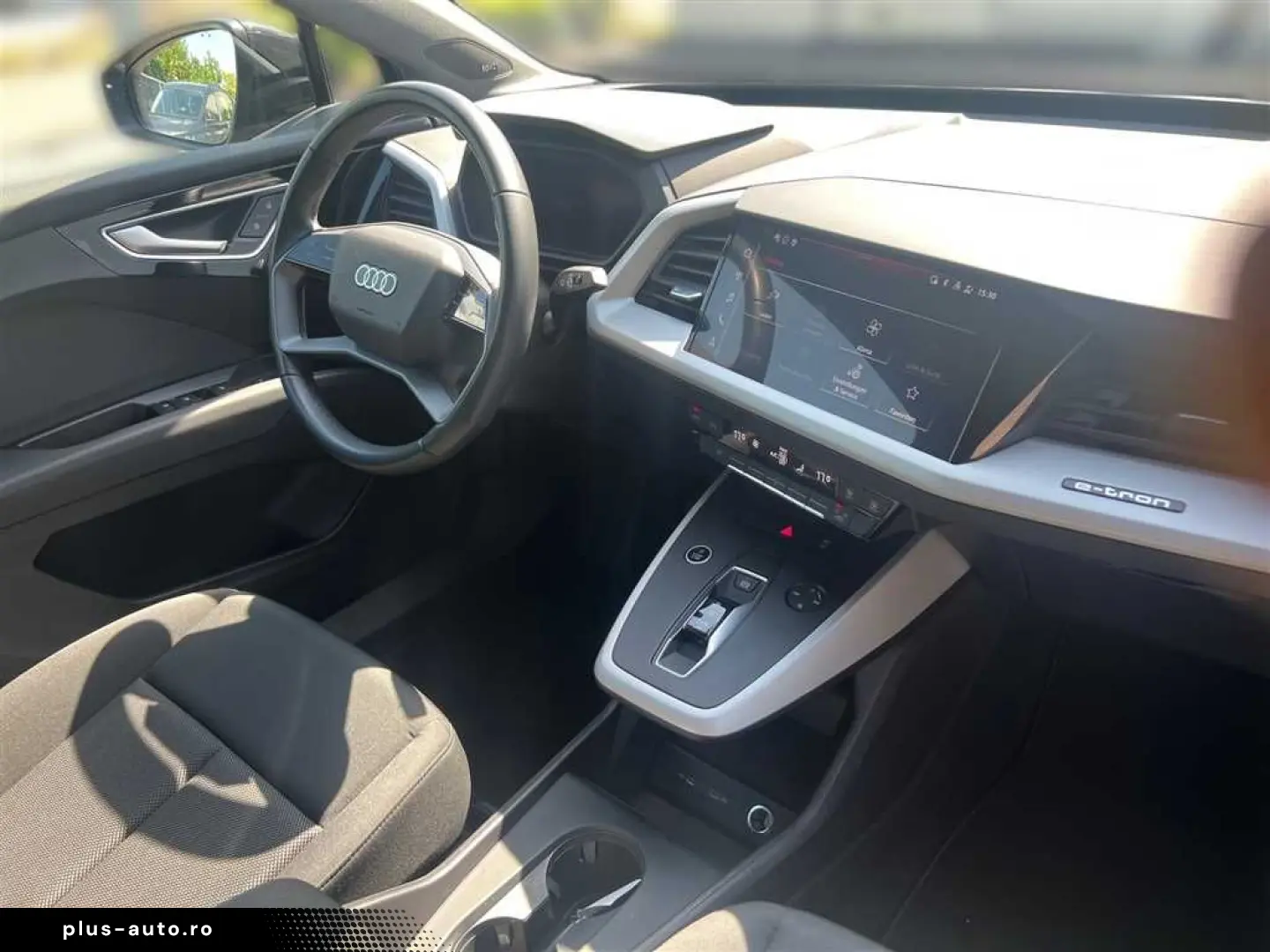 AUDI Q4 e-tron 45 quattro 82 kWh MMI plus Pano