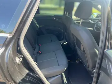 AUDI Q4 e-tron 45 quattro 82 kWh MMI plus Pano