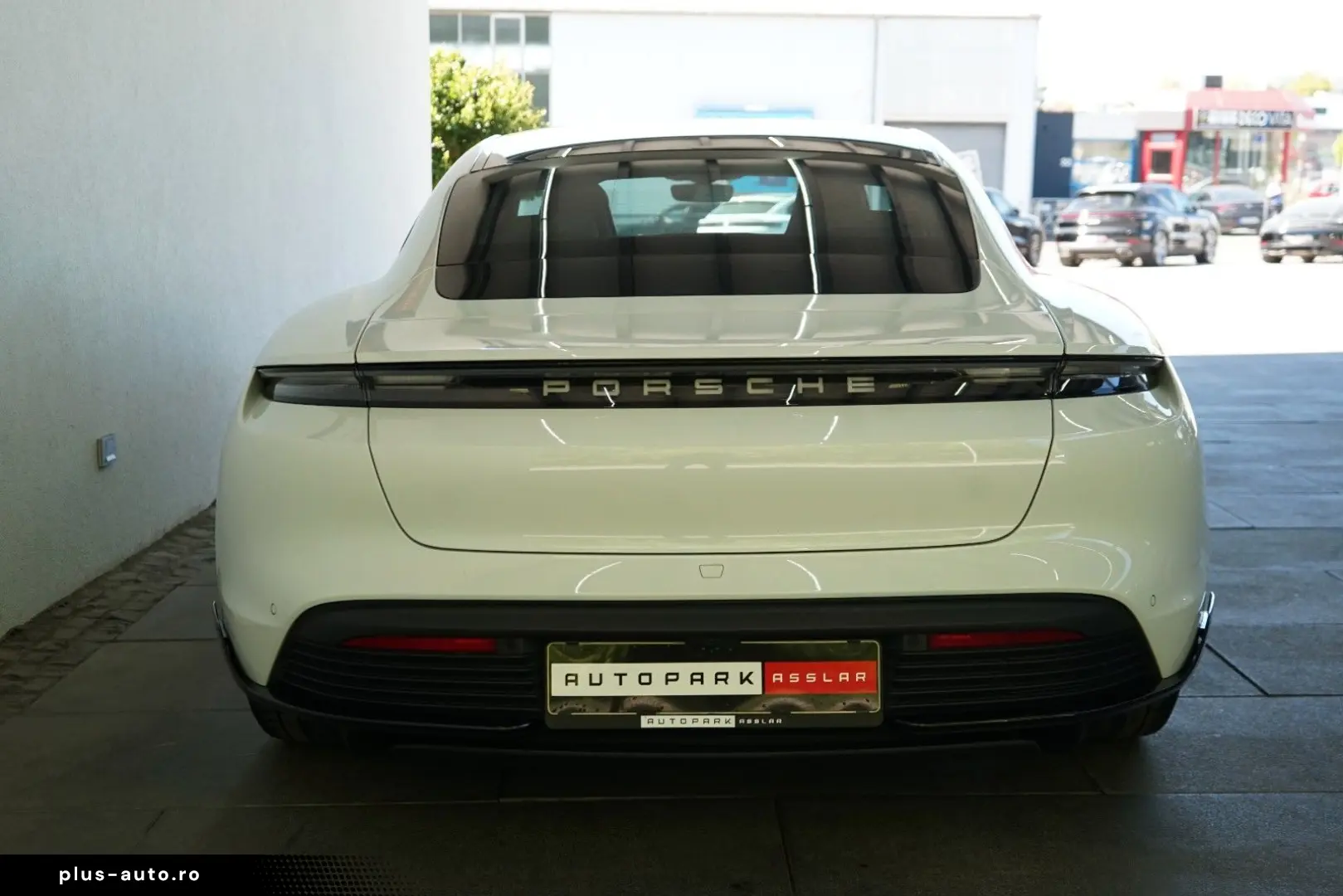 PORSCHE Taycan Lim. SportDesign 3xDisplay Pano 360  18W