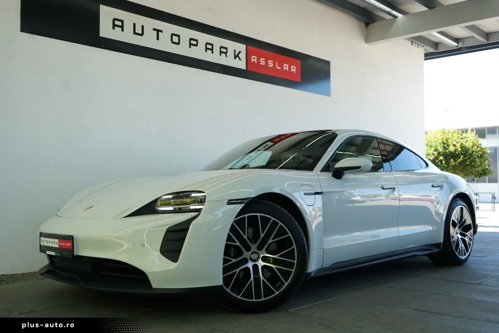 PORSCHE Taycan Lim. SportDesign 3xDisplay Pano 360  18W