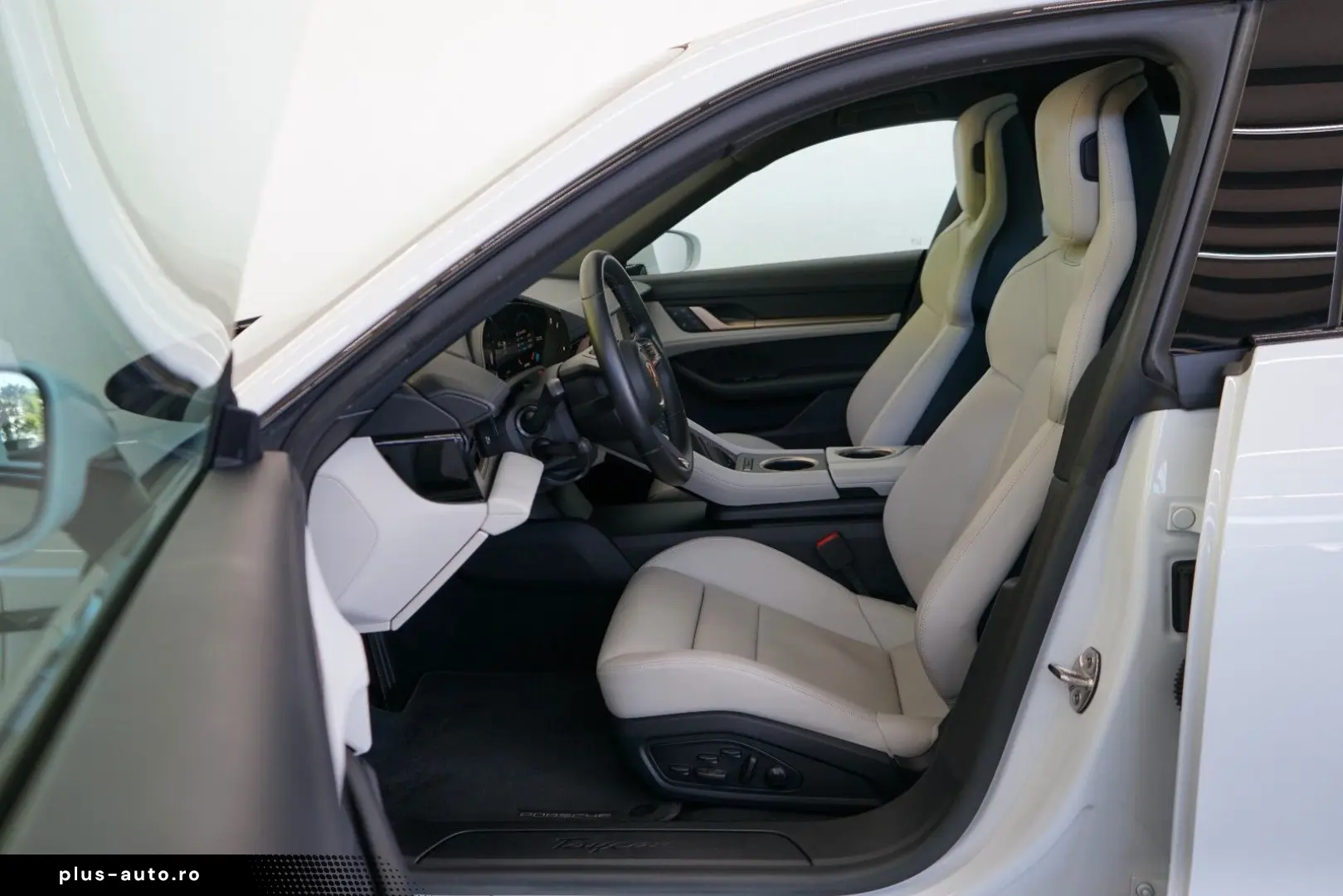 PORSCHE Taycan Lim. SportDesign 3xDisplay Pano 360  18W