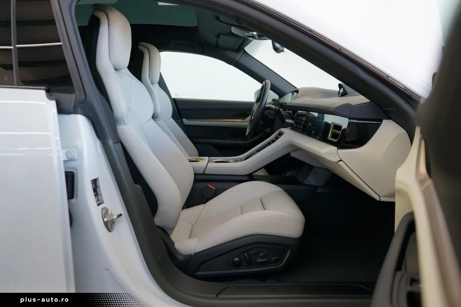 PORSCHE Taycan Lim. SportDesign 3xDisplay Pano 360  18W