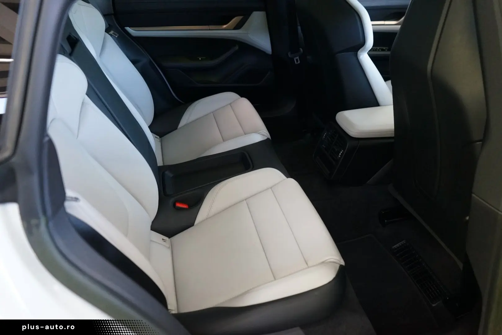 PORSCHE Taycan Lim. SportDesign 3xDisplay Pano 360  18W