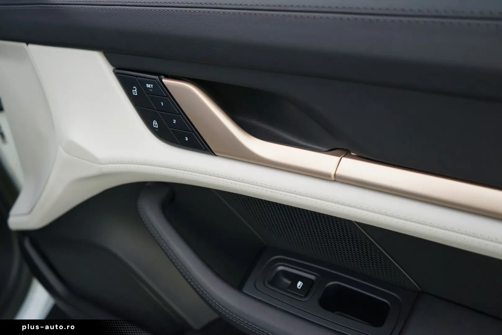 PORSCHE Taycan Lim. SportDesign 3xDisplay Pano 360  18W