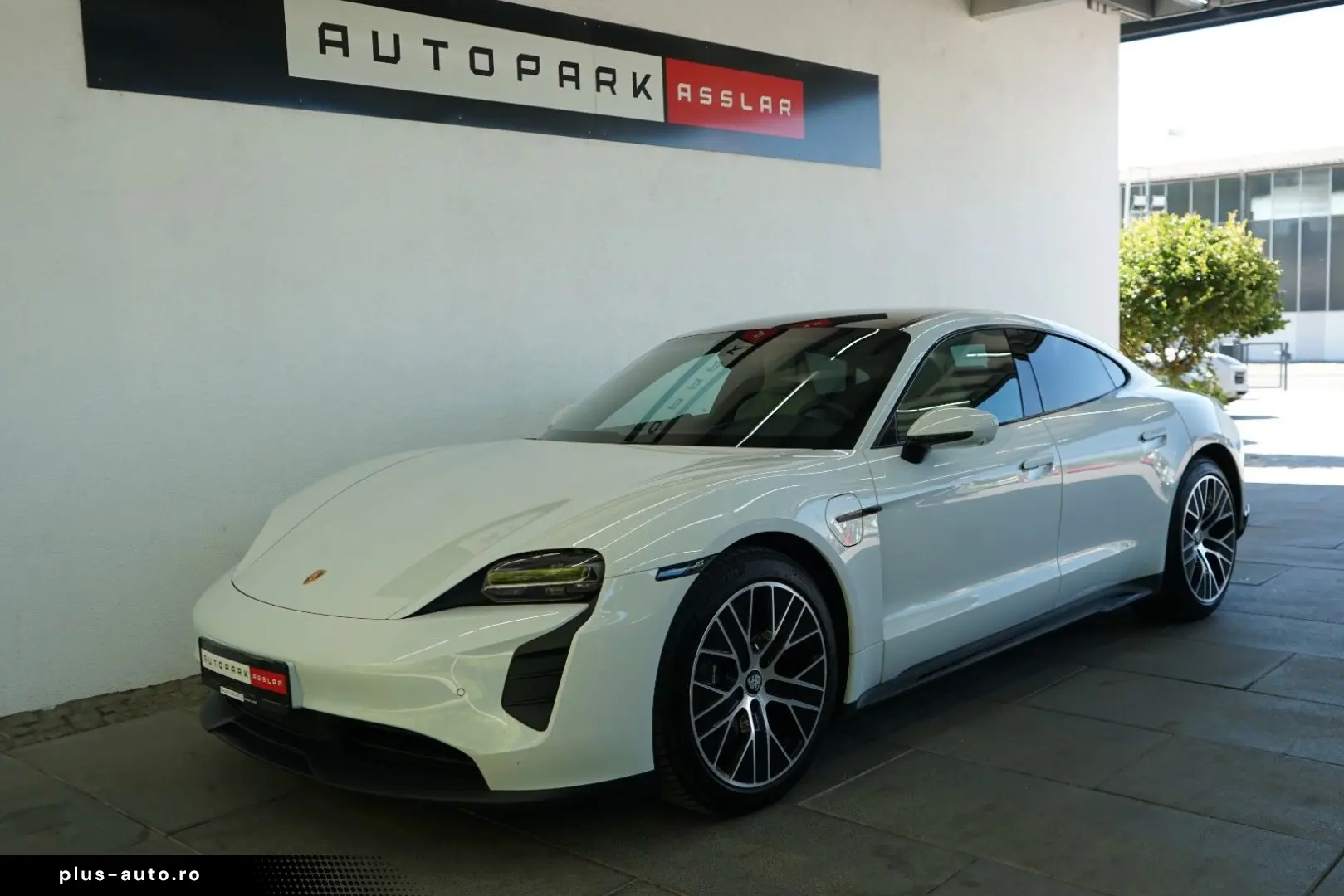 PORSCHE Taycan Lim. SportDesign 3xDisplay Pano 360  18W