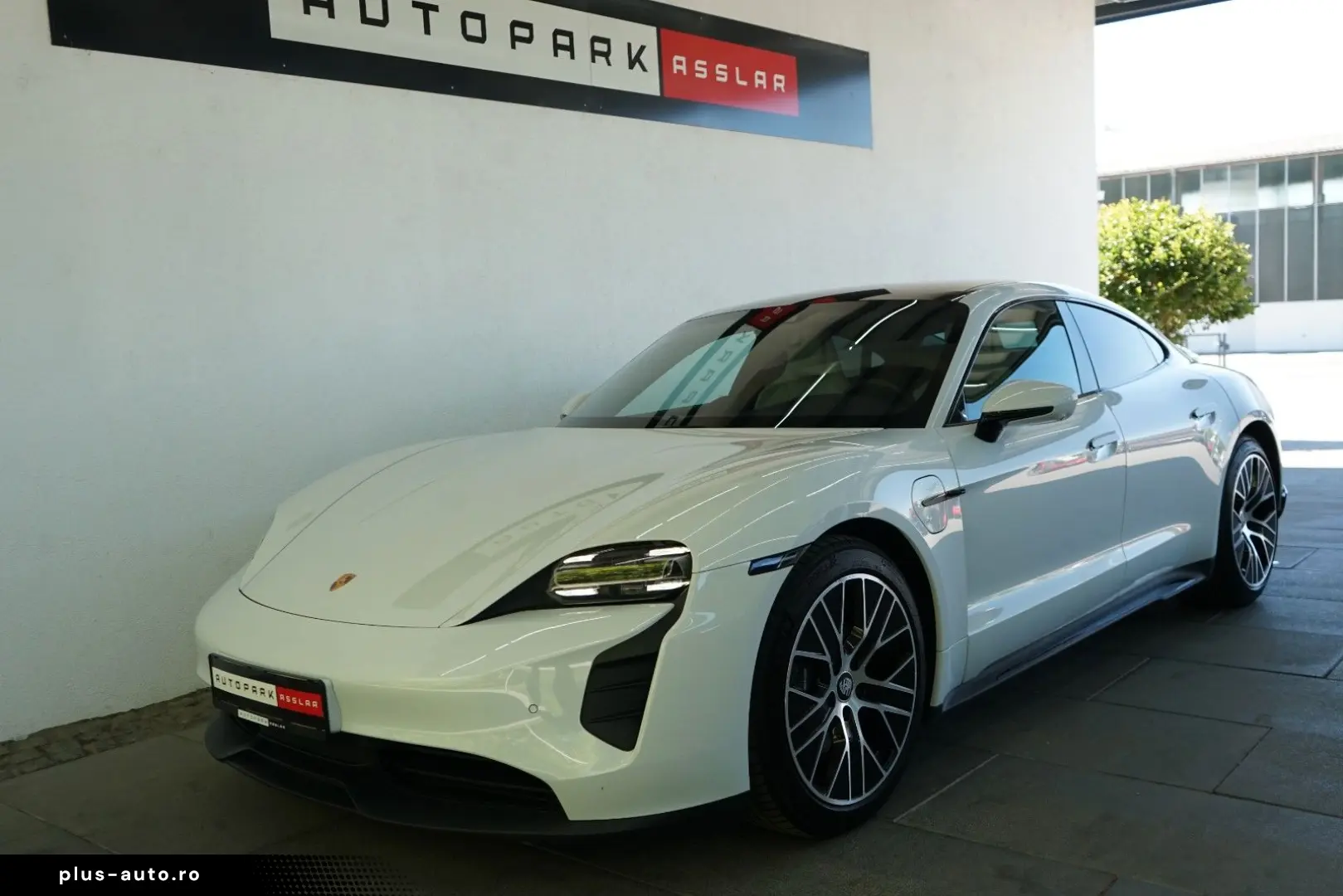 PORSCHE Taycan Lim. SportDesign 3xDisplay Pano 360  18W