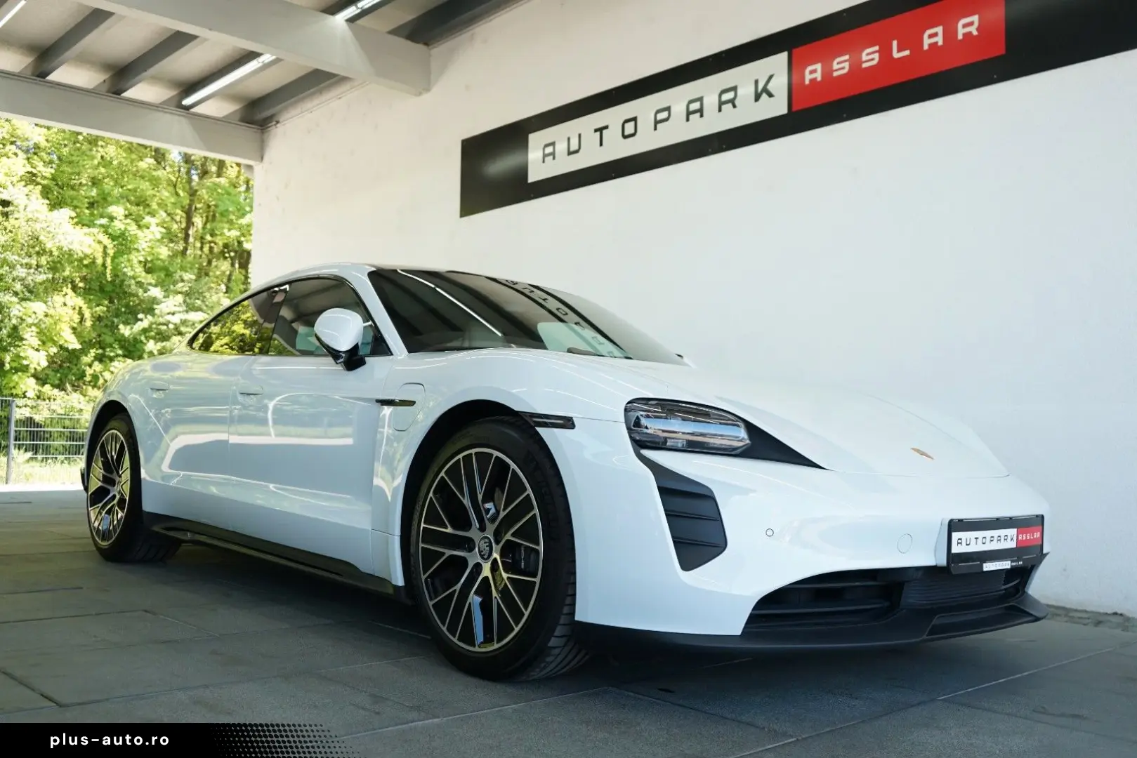 PORSCHE Taycan Lim. SportDesign 3xDisplay Pano 360  18W