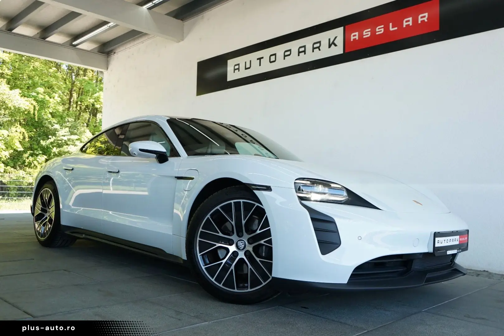 PORSCHE Taycan Lim. SportDesign 3xDisplay Pano 360  18W