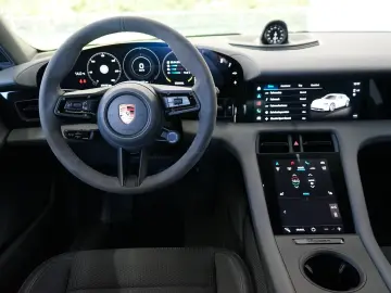 PORSCHE Taycan Cross Turismo 4 Offroad Design Pano 360