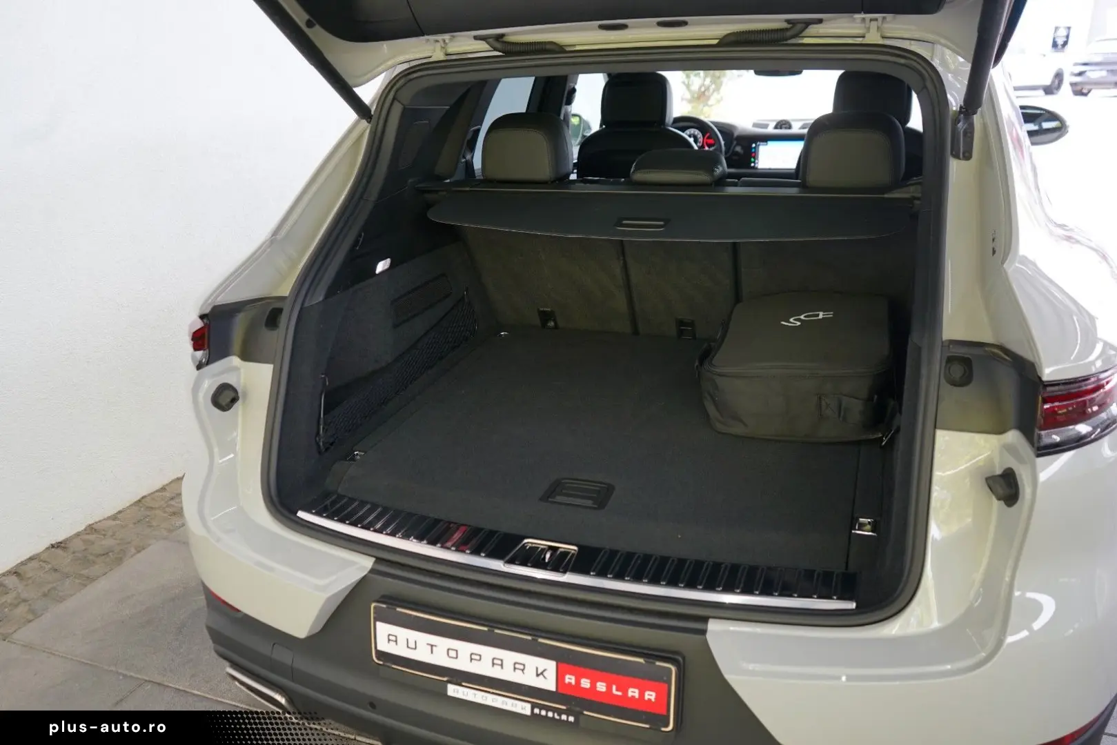 PORSCHE Cayenne E-Hybrid Kreide Pano InnoDrive 360  14W