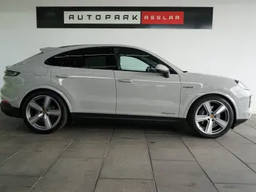 PORSCHE Cayenne Coupe E-Hybrid Kreide MY25 SpAbgas 22z