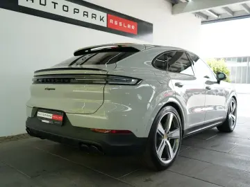 PORSCHE Cayenne Coupe E-Hybrid Kreide MY25 SpAbgas 22z