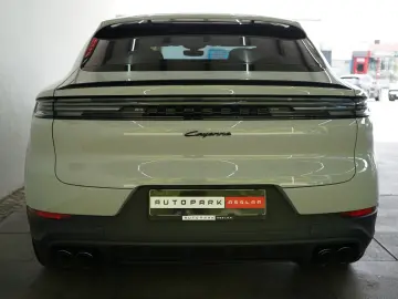 PORSCHE Cayenne Coupe E-Hybrid Kreide MY25 SpAbgas 22z