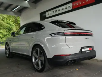PORSCHE Cayenne Coupe E-Hybrid Kreide MY25 SpAbgas 22z