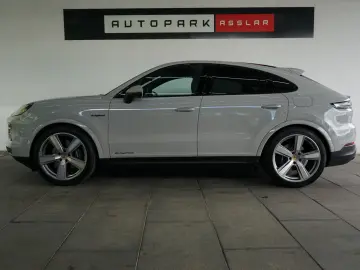 PORSCHE Cayenne Coupe E-Hybrid Kreide MY25 SpAbgas 22z