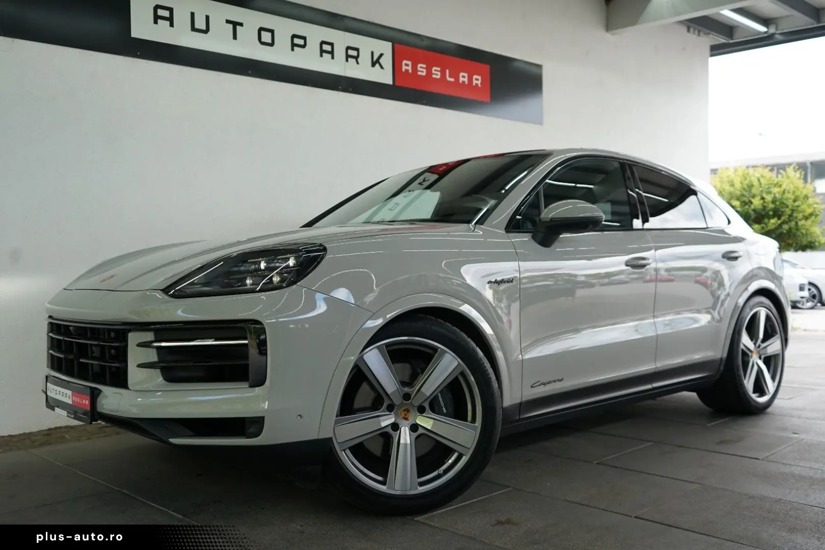 PORSCHE Cayenne Coupe E-Hybrid Kreide MY25 SpAbgas 22z