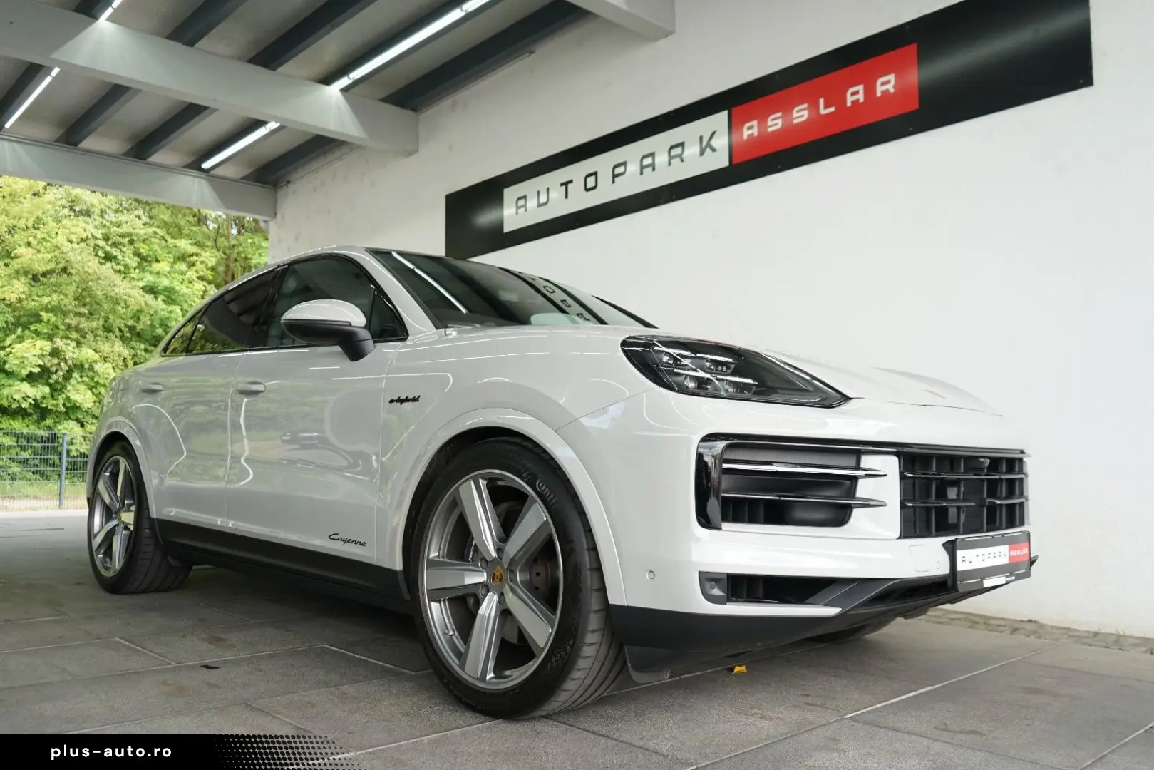 PORSCHE Cayenne Coupe E-Hybrid Kreide MY25 SpAbgas 22z