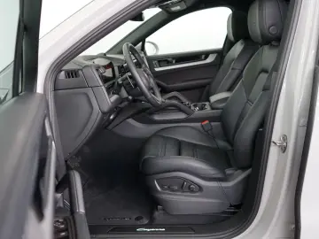 PORSCHE Cayenne Coupe E-Hybrid Kreide MY25 SpAbgas 22z