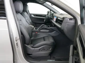 PORSCHE Cayenne Coupe E-Hybrid Kreide MY25 SpAbgas 22z