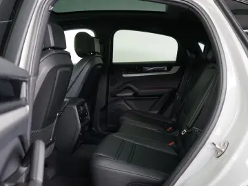 PORSCHE Cayenne Coupe E-Hybrid Kreide MY25 SpAbgas 22z