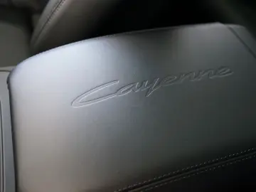 PORSCHE Cayenne Coupe E-Hybrid Kreide MY25 SpAbgas 22z