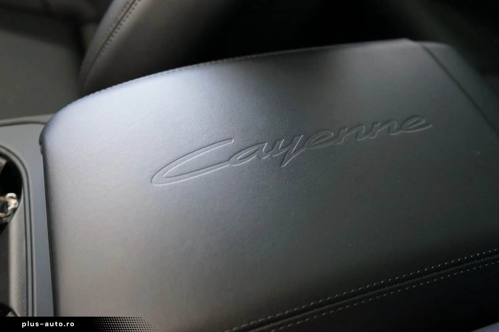 PORSCHE Cayenne Coupe E-Hybrid Kreide MY25 SpAbgas 22z