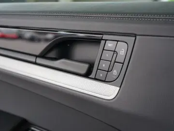 PORSCHE Cayenne Coupe E-Hybrid Kreide MY25 SpAbgas 22z
