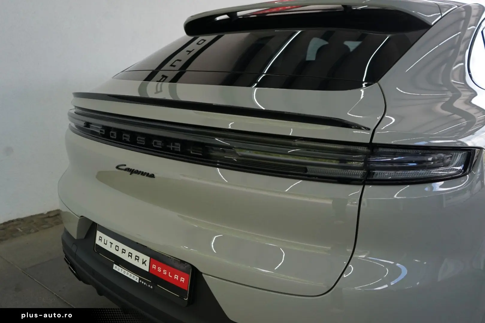 PORSCHE Cayenne Coupe E-Hybrid Kreide MY25 SpAbgas 22z