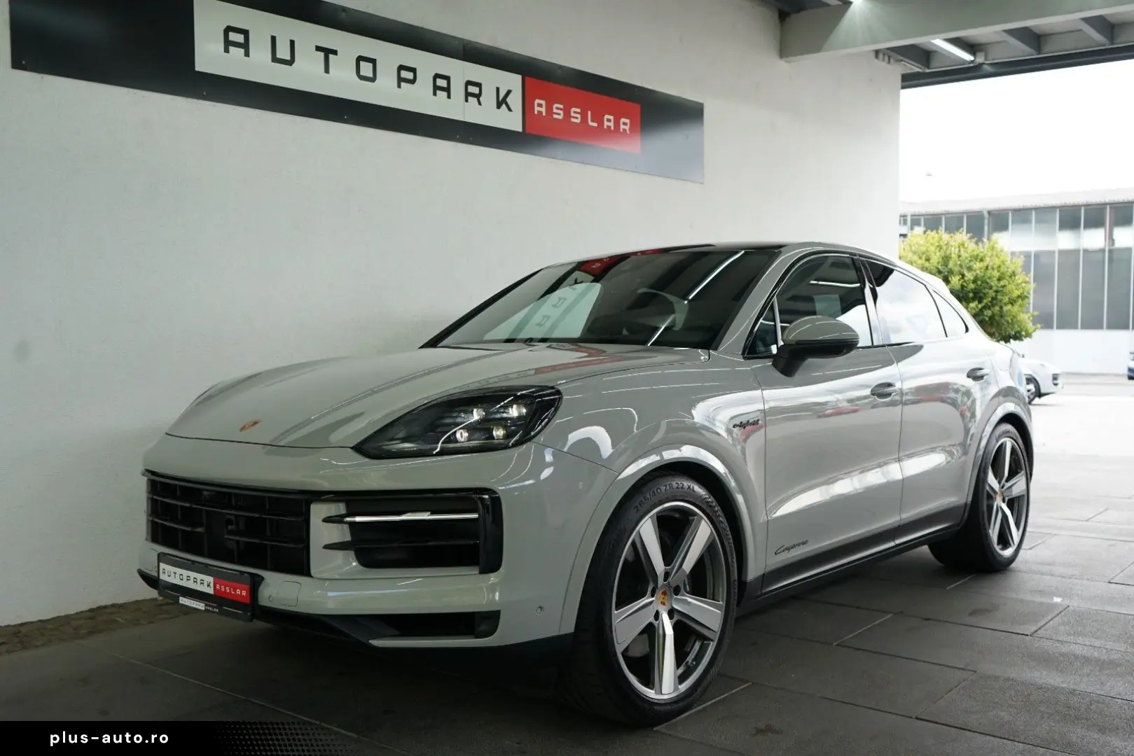 PORSCHE Cayenne Coupe E-Hybrid Kreide MY25 SpAbgas 22z
