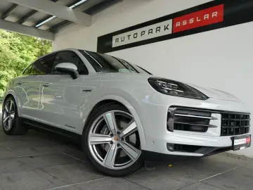 PORSCHE Cayenne Coupe E-Hybrid Kreide MY25 SpAbgas 22z