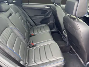 VW Tiguan R 2.0 TSI OPF 4MOT Akrapovic AHK Leder Hu