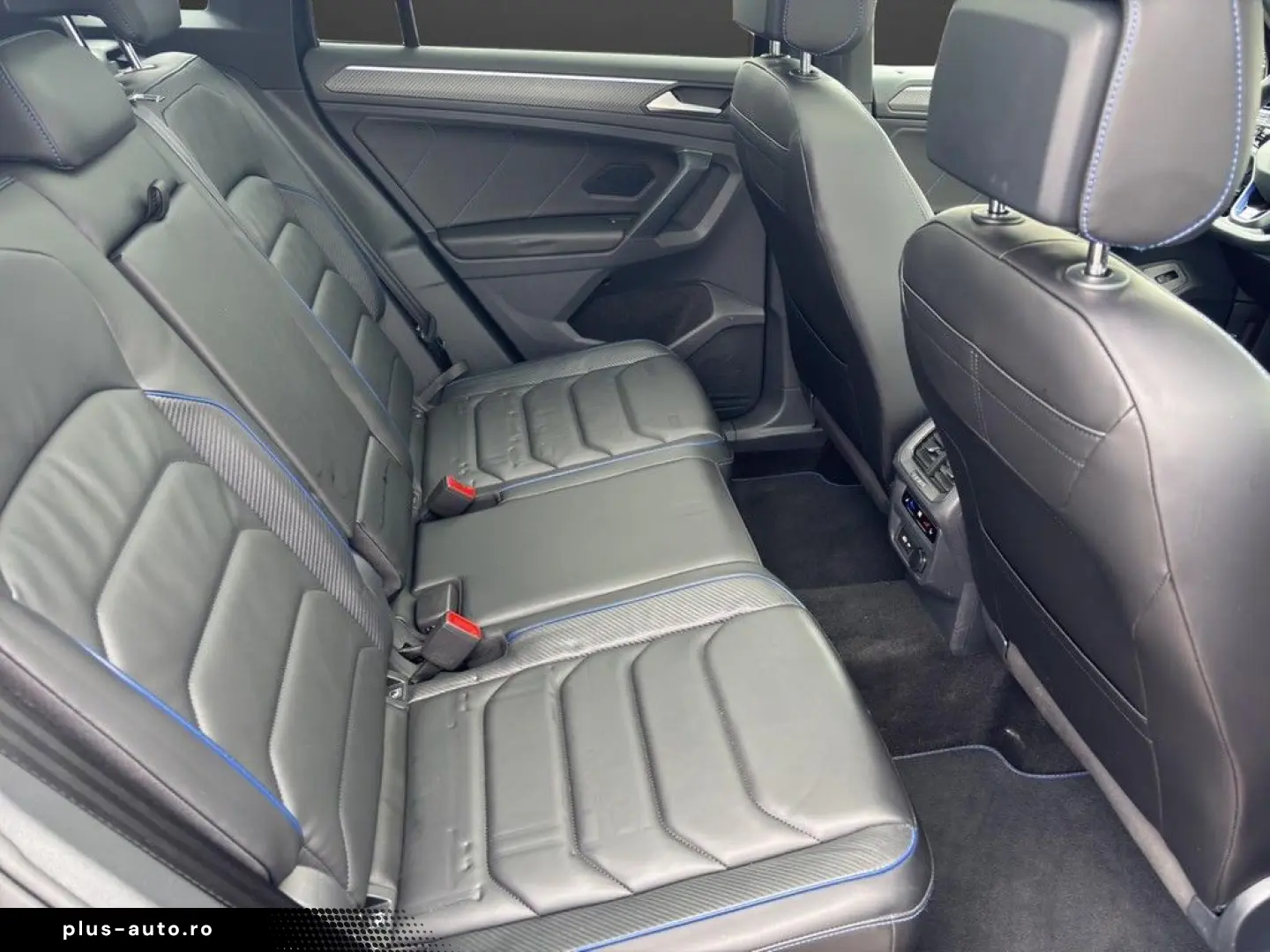 VW Tiguan R 2.0 TSI OPF 4MOT Akrapovic AHK Leder Hu