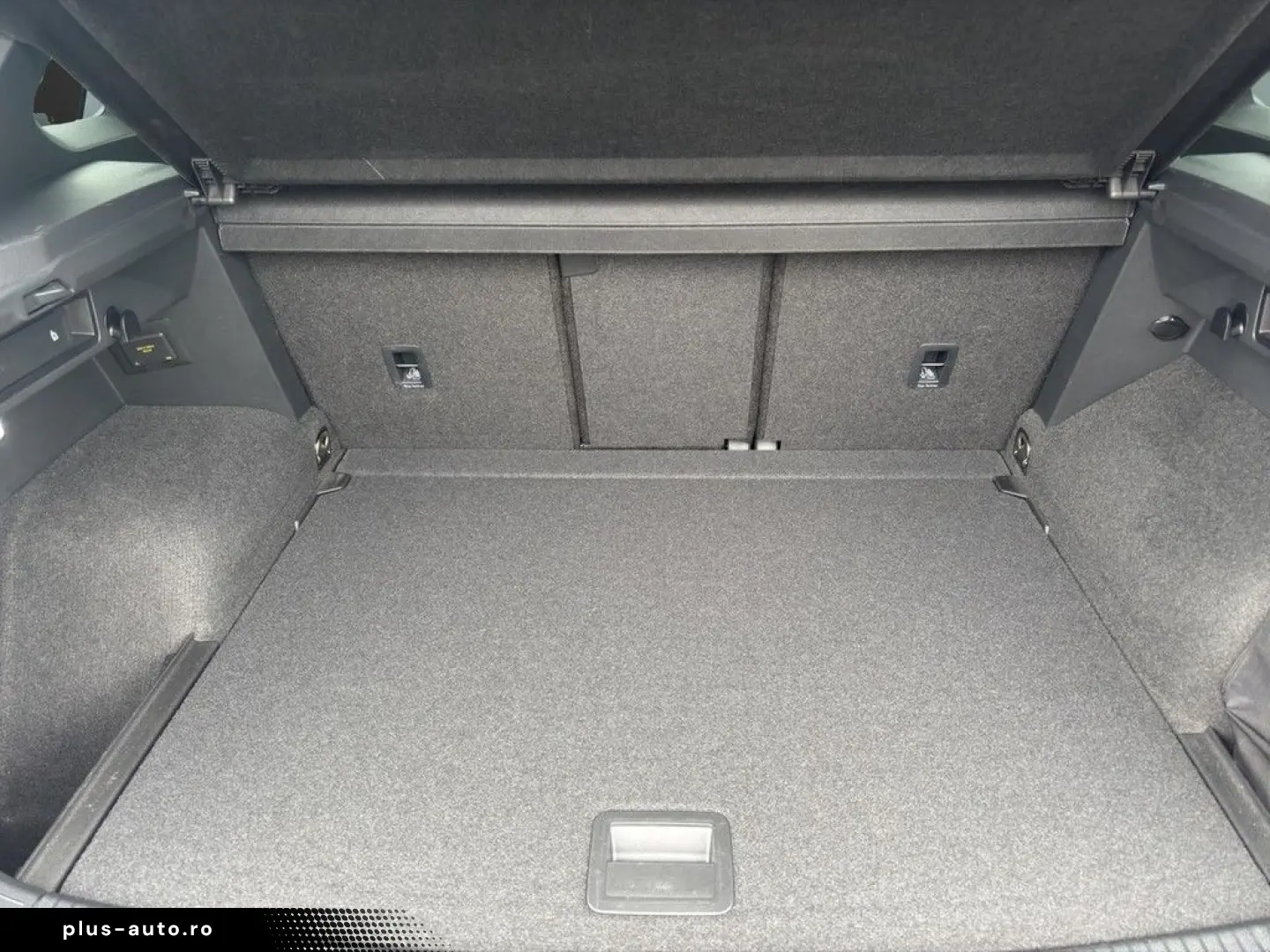VW Tiguan R 2.0 TSI OPF 4MOT Akrapovic AHK Leder Hu