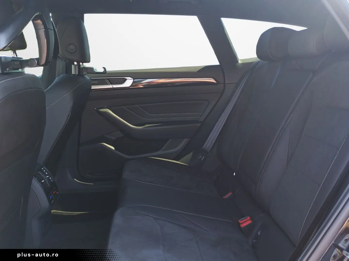 VW Arteon Shooting Brake 2.0 TSI DSG R-Line  HeadUp