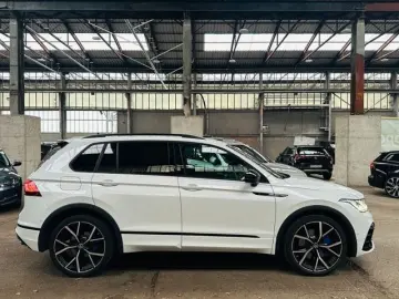 VW Tiguan R TSI DSG 4Motion AHK IQ.LIGHT ACC NAVI P