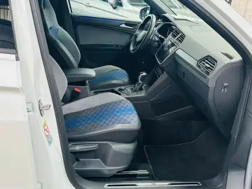 VW Tiguan R TSI DSG 4Motion AHK IQ.LIGHT ACC NAVI P