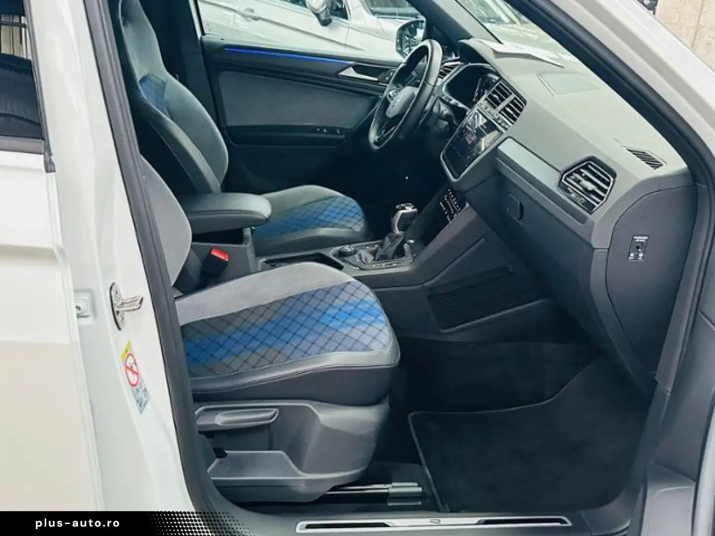 VW Tiguan R TSI DSG 4Motion AHK IQ.LIGHT ACC NAVI P