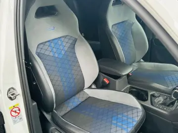 VW Tiguan R TSI DSG 4Motion AHK IQ.LIGHT ACC NAVI P