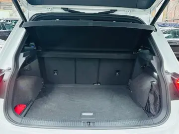 VW Tiguan R TSI DSG 4Motion AHK IQ.LIGHT ACC NAVI P