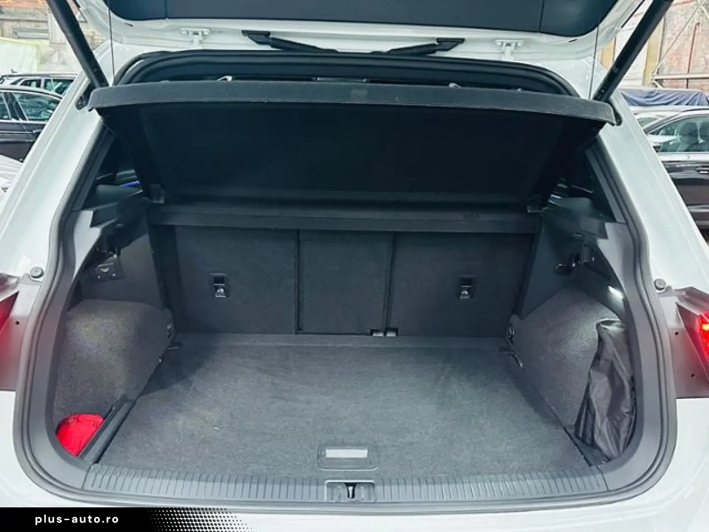 VW Tiguan R TSI DSG 4Motion AHK IQ.LIGHT ACC NAVI P